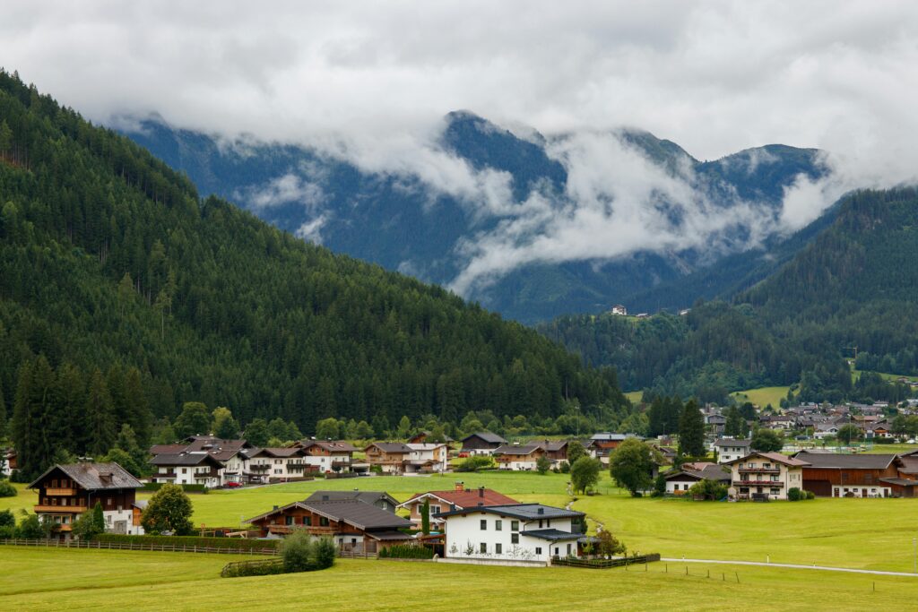 Modern Communes & Intentional Communities: Can You Build Wealth While Living With Friends? | Prof. Stacy, The Money Teacher